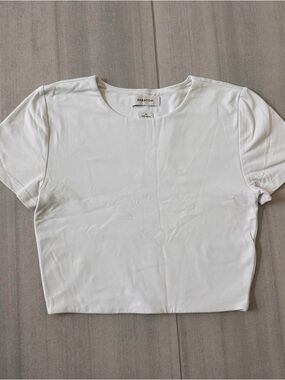 ARITZIA BABATON original contour crew cropped tee